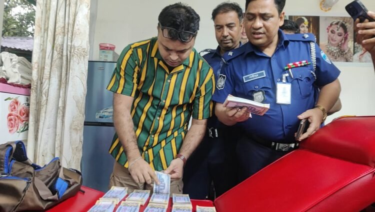 নবীনগরে বিউটি পার্লার থেকে ১০ লাখ ১৮ হাজার টাকার জাল নোট ও আগ্নেয়াস্ত্র উদ্ধার
