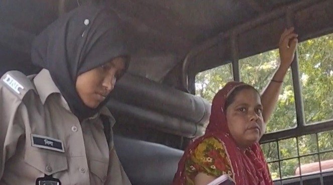 ভূরুঙ্গামারীতে ইয়াবা কারবারি নারী  আটক