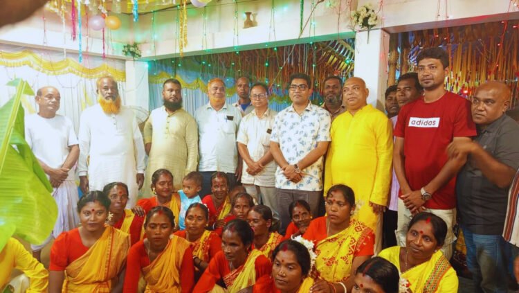 ঠাকুরগাঁওয়ে প্রতি বছরের মতো এবারও ওঁরাও সম্প্রদায়ের ঐতিহ্যবাহী কারাম পূজার বর্ণাঢ্য আয়োজন