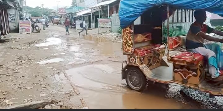 সুনামগঞ্জের ধর্মপাশা – মধ্যনগর সড়কের বেহাল দশা,জনসাধারণের দূর্ভোগ চরমে