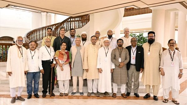 প্রধান উপদেষ্টার সঙ্গে সাত রাজনৈতিক দলের বৈঠক অনুষ্ঠিত