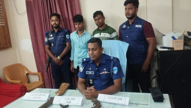 মহেশখালীতে বহুল আলোচিত ডাকাত আনচার অবশেষে অস্ত্রসহ গ্রেফতার – আতঙ্কের অবসান!