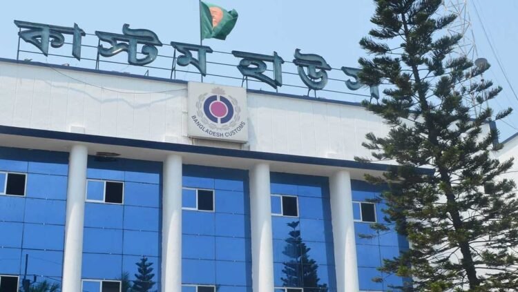 চট্টগ্রাম বন্দরে পড়ে থাকা বিভিন্ন পণ্যের নিলাম অনুষ্ঠিত হবে চলতি মাসে