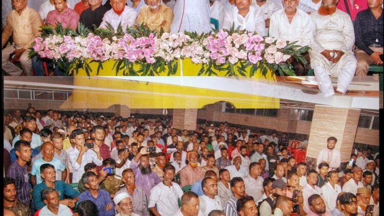 বাংলাদেশের গণতন্ত্র রক্ষায় বিএনপি প্রতিষ্ঠা করেছিলেন শহীদ প্রেসিডেন্ট জিয়াউর রহমান।  বোয়ালখালীতে বিএনপি নেতা আবু সুফিয়ান