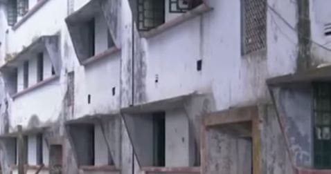 চট্টগ্রামের রেলওয়ে কলোনি গুলোতে মাদকের আখড়া। বরাদ্দ বাসায় থাকে না কর্মচারীরা