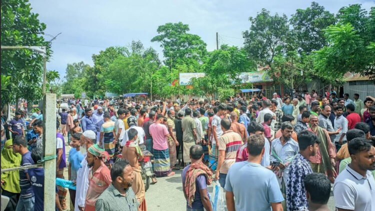 সিরাজগঞ্জে অটো রিকশার ধাক্কায় পথচারীর মৃত্যু এলাকা বাসীর সড়ক অবরোধ