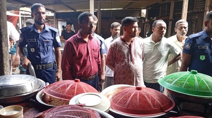 সিরাজগঞ্জে ভ্রাম্যমাণ আদালতের অভিযানে খাবারের মান রক্ষার আহ্বান