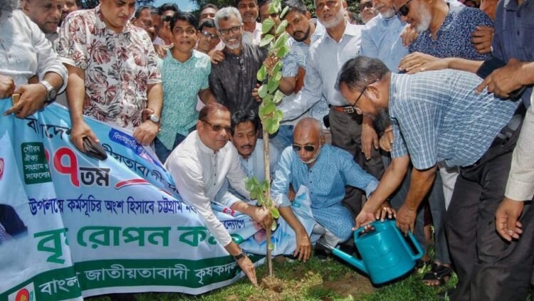 বিএনপি’র প্রতিষ্ঠাবার্ষিকী উপলক্ষে চট্টগ্রাম মহানগর বিএনপি’র বৃক্ষরোপণ কর্মসূচি