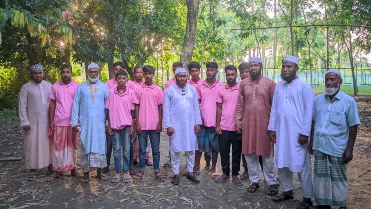 পাঁচুপুর ইউনিয়নের খোদ্দ বোয়ালিয়ায় যুবকদের মাঝে ফুটবল জার্সি বিতরণ,,