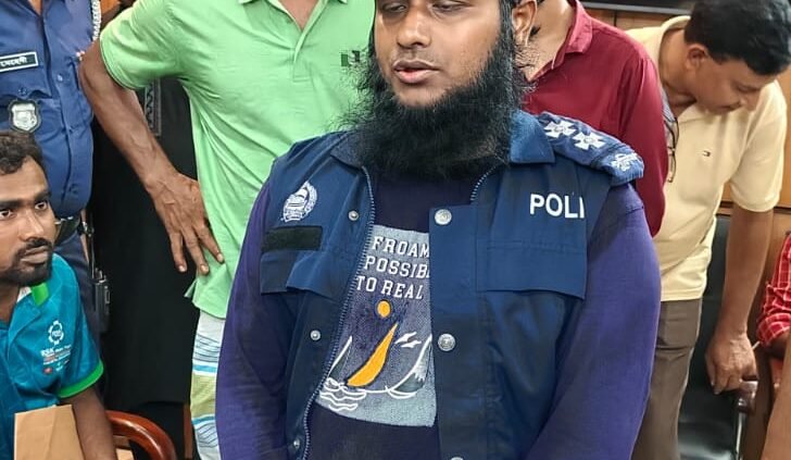 ভালুকায় ভুয়া পুলিশ আটক