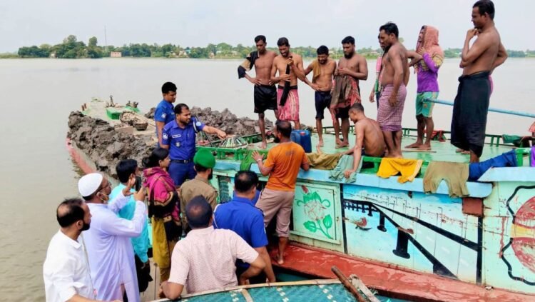 মেঘনায় অবৈধভাবে মাঠি কাটার দায়ে ৭ জনের কারাদন্ড