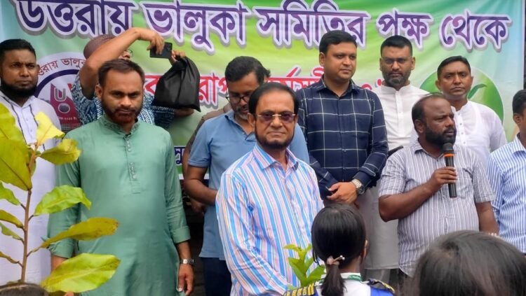 উত্তরা ভালুকা সমিতির উদ্যোগে ভালুকার শিক্ষা প্রতিষ্ঠানে ফলজ গাছ বিতরণ