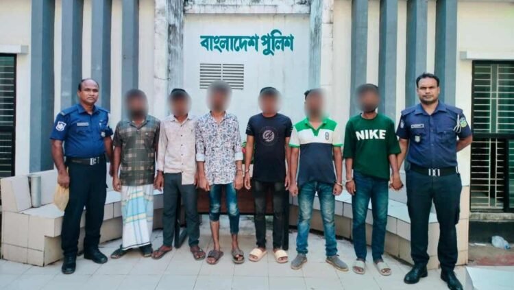 ভালুকায় ডাকাতির প্রস্তুতি: ৬ জন গ্রেফতার, দেশীয় অস্ত্র উদ্ধার