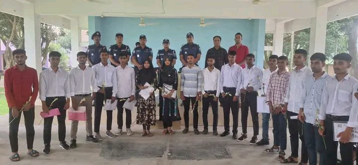 জয়পুরহাটে ঘুষ-তদবির ছাড়াই ১২০ টাকায় পুলিশে চাকরি পেলো ১৩ জন