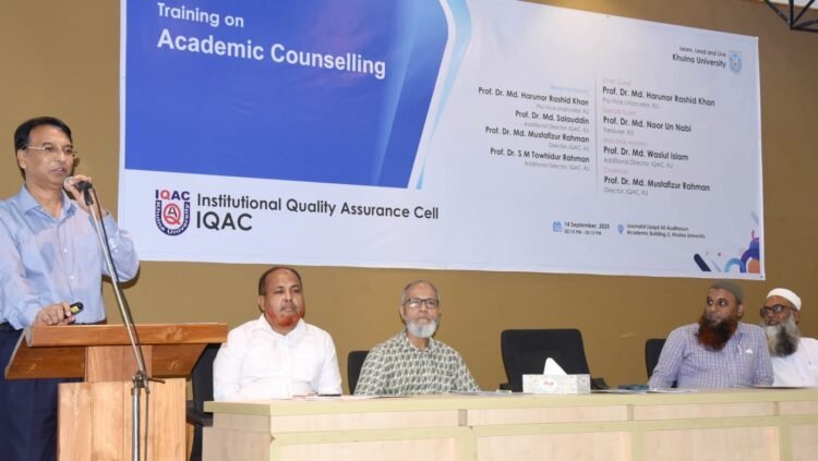 খুবিতে একাডেমিক কাউন্সেলিং শীর্ষক প্রশিক্ষণ অনুষ্ঠিত