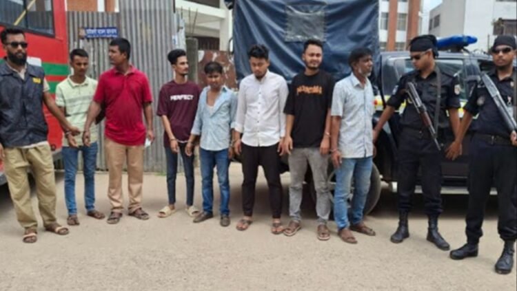 নোয়াখালী  জেনারেল হাসপাতালে র‌্যাবের অভিযান, ৭ দালাল আটক