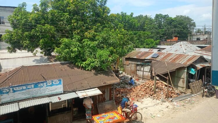 বালিয়াকান্দিতে ক্রয়কৃত জমিতে নির্মাণ কাজে বাধা প্রদানের অভিযোগ