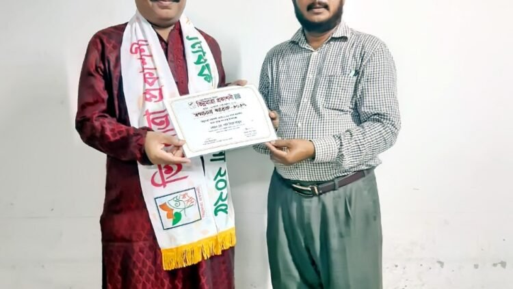 ভিন্নমাত্রা লেখক সম্মাননা পেলেন লায়ন গনি মিয়া বাবুল