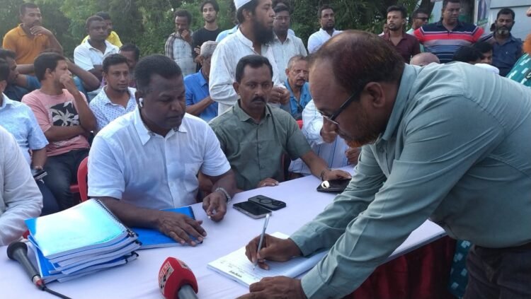 বাগেরহাটে চারটি আসন বহালের দাবীতে অবস্থান ও গণস্বাক্ষর কর্মসূচি