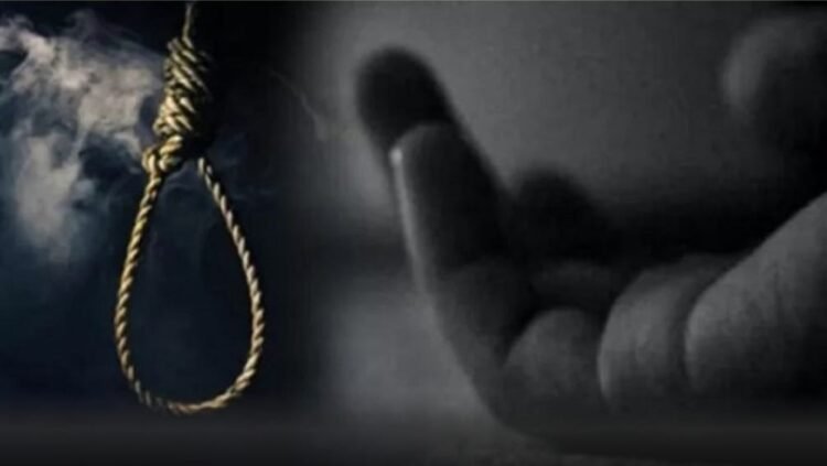 রাজৈরে এক তরুনীর রহস্যজনক আত্মহত্যা