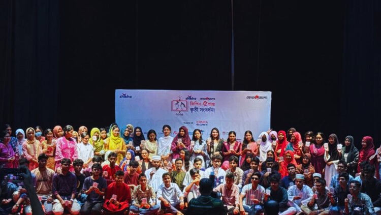 পটুয়াখালীতে এসএসসি জিপিএ ৫ শিক্ষার্থীদের সংবর্ধনা,  মাদককে না বলতে হবে, সময়ের সাথে সাথে সামনে এগিয়ে যেতে হবে, —পবিপ্রবি’র ভিসি ড.কাজী রফিকুল ইসলাম