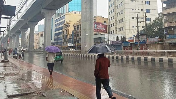 ঢাকার আকাশে গুঁড়ি গুঁড়ি বৃষ্টি