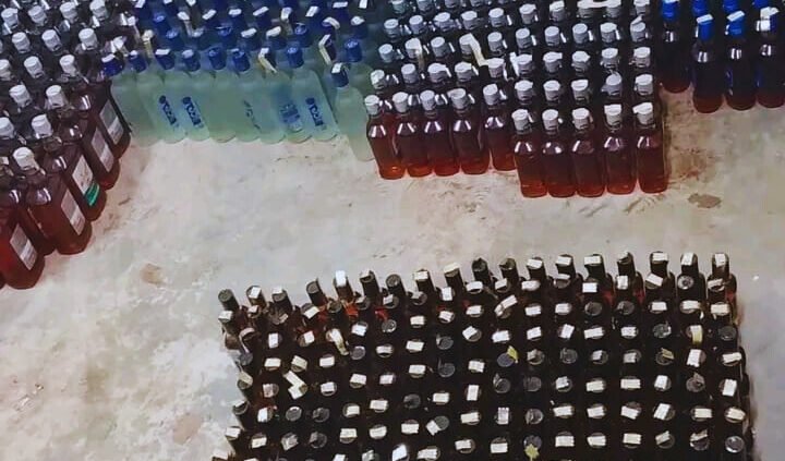 পু লি শে র অ ভি যা নে কোম্পানীগঞ্জের নারাইনপুর থেকে ৭৯৪ বো ত ল ভা র তী য় ম দ উ দ্ধা র