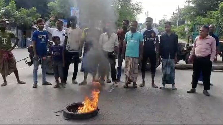 বাগেরহাটে ৪টি সংসদীয় আসন বহালের দাবিতে হরতাল