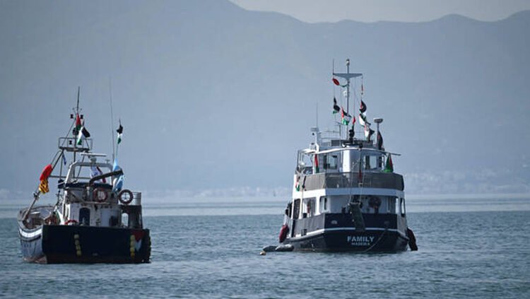 গাজা অভিমুখী ত্রাণবাহী নৌবহরে ‘একাধিক ড্রোন’ বিস্ফোরণ