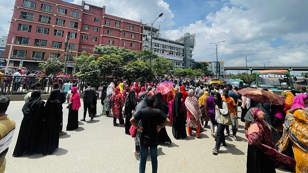 সাতদিনের মধ্যে বকেয়া পরিশোধের আশ্বাসে অবরোধ প্রত্যাহার