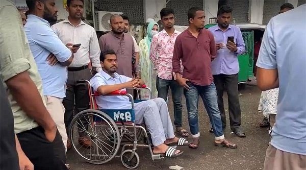 ১৮ দিন চিকিৎসা শেষে হাসপাতাল ছাড়লেন নুরুল হক নুর