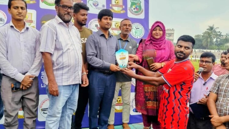 সিরাজগঞ্জ ডিসি গোল্ডকাপ ফুটবল টুর্নামেন্টে কাজিপুর কে ৩-১ গোলে হারিয়ে সেমিফাইনালে রায়গঞ্জ