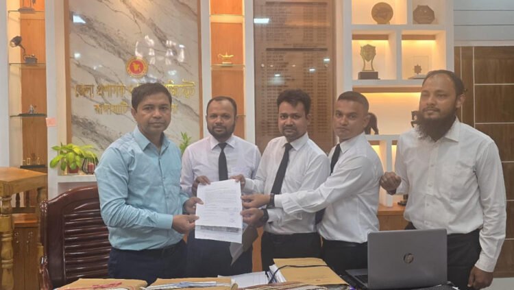 কাপ্তাই হ্রদের পানি সর্বোচ্চ ১০৫ ফুটের মধ্যে সীমাবদ্ধ রাখার দাবিতে স্মারকলিপি প্রদান