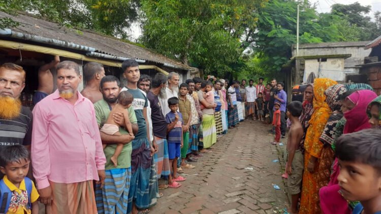 কয়রায় সৌদি প্রবাসী পরিবারের ওপর হামলা: শাস্তির দাবিতে মানববন্ধন