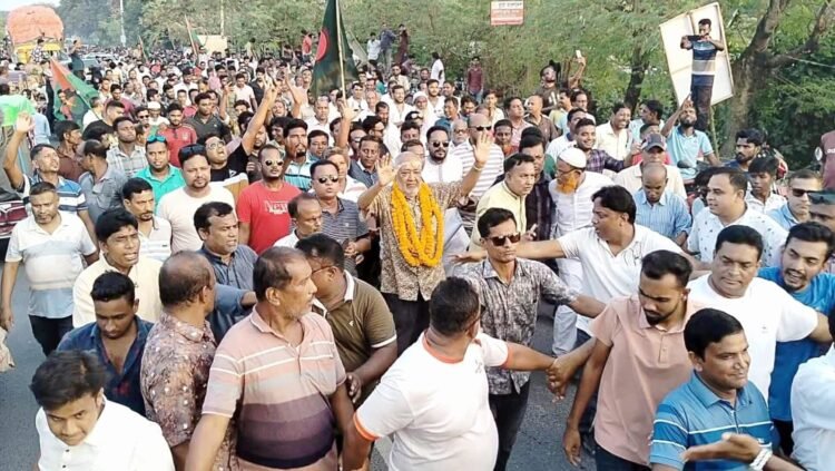 দৌলতপুরে নির্বাচনী প্রচারণায় সরব বিএনপি ও জামায়াতের প্রার্থীরা