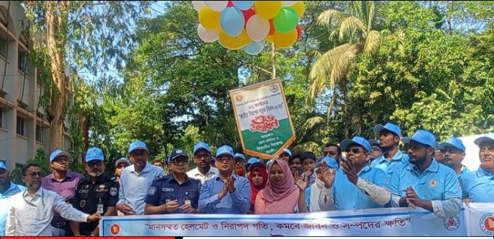 সিরাজগঞ্জে জাতীয় নিরাপদ সড়ক দিবস উপলক্ষে বর্ণাঢ্য র‌্যালি অনুষ্ঠিত