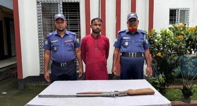 নবীনগরে পুলিশের বিশেষ অভিযানে অবৈধ আগ্নেয়াস্ত্রসহ যুবক আটক