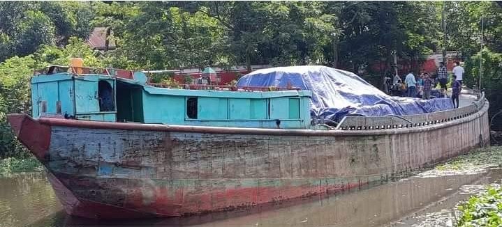 মেঘনায় ছিনতাই হওয়া কোটি টাকার সার উদ্ধার, বাল্কহেড আটক