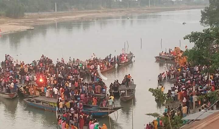নওগাঁর আত্রাইে দেবি শ্যামাকে অশ্রু জলে বিদায় দিলেন ভক্তরা