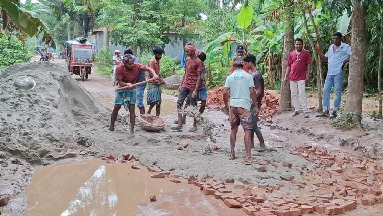 কর্তৃপক্ষের অবহেলায় এগিয়ে এলেন সমাজসেবক