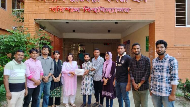 ছাত্রীদের হলে উদ্যোগে ফার্স্ট এইড সামগ্রী বিতরণ বরিশাল বিশ্ববিদ্যালয়ে ছাত্রদল