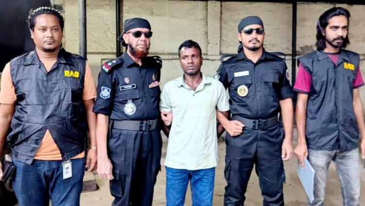 ঝিনাইদহে পুলিশের এসআই হত্যা মামলায় মৃত্যুদণ্ডপ্রাপ্ত পলাতক আসামি র‌্যাবের হাতে গ্রেপ্তার
