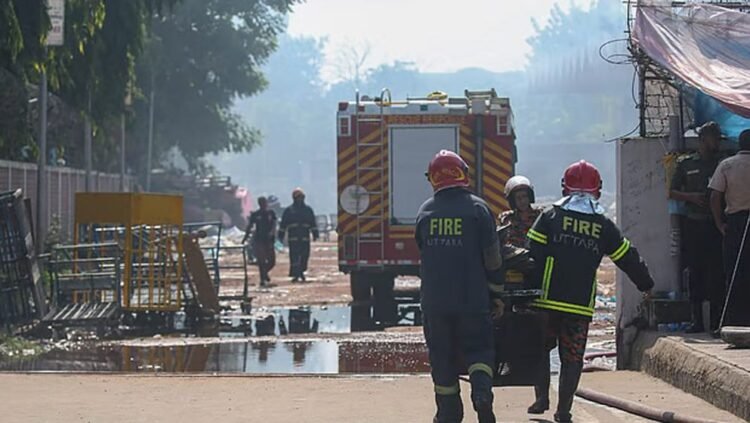 এখনো ধোঁয়া উড়ছে কার্গো ভিলেজে, চলছে উদ্ধারকাজ