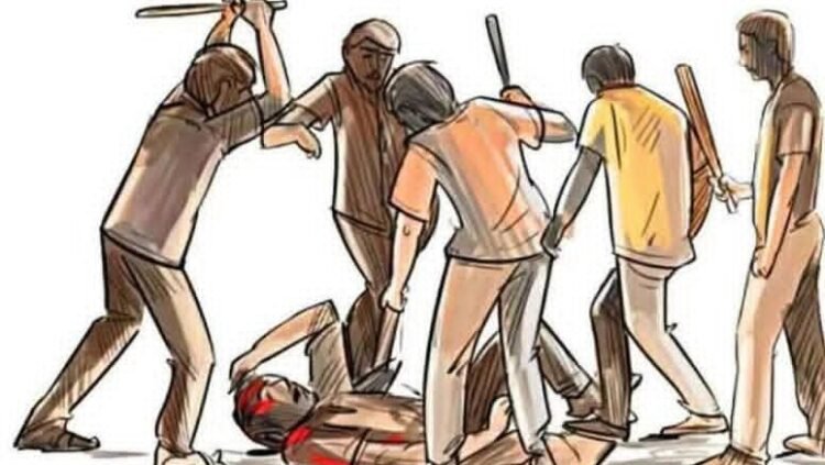 বাড়ির ওপর দিয়ে রাস্তা করতে না দেয়ায় একজনকে  পিটিয়ে হত্যা