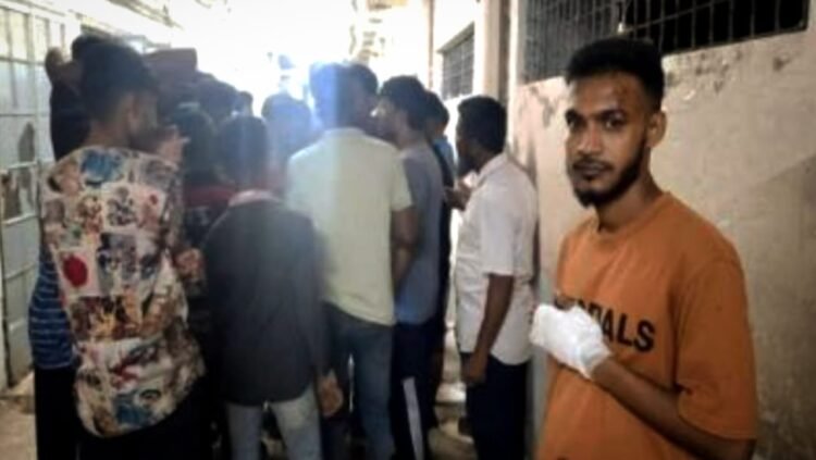 চট্টগ্রামে মধ্যরাতে হামলায় কিশোর গুলিবিদ্ধ, আহত ৩