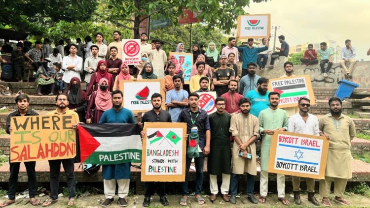 চট্টগ্রামে ফ্রাইডেজ ফর ফিউচার বাংলাদেশ ও ইয়ুথ এলায়েন্সের মানববন্ধন