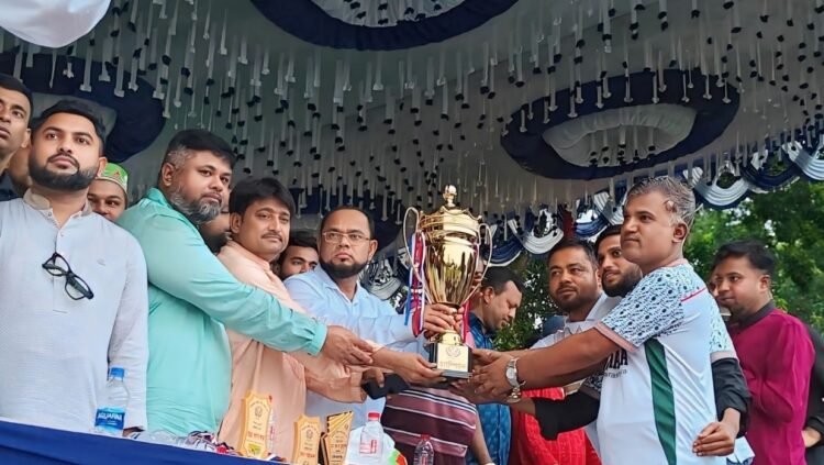 ভালুকায় মরহুম আফতাব উদ্দিন (চানমিয়া) স্মৃতি গোল্ডকাপ ফাইনাল সম্পন্ন: ১ নং ওয়ার্ড চ্যাম্পিয়ন, পুরস্কারে ‘গরু’