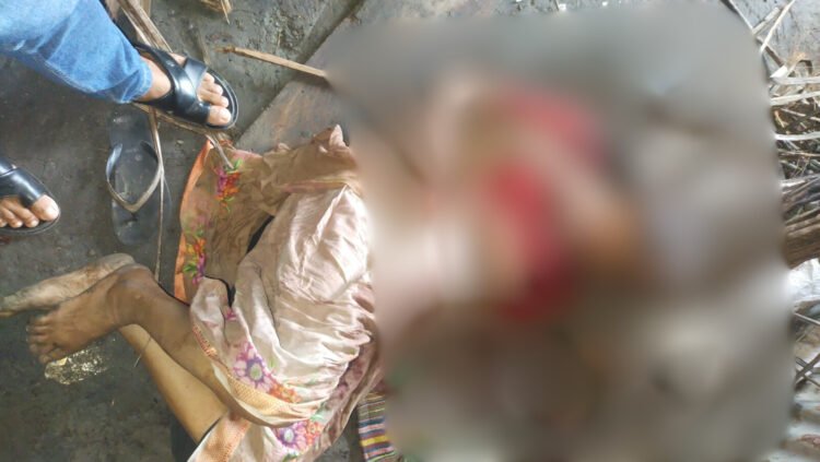 বটিয়াঘাটার দারোগাভিটা এলাকা থেকে এক মহিলার লাশ উদ্ধার