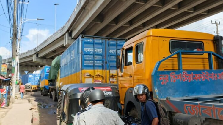 ইপিজেড মহাসড়কে স্থবিরতা, ঘণ্টার পর ঘণ্টা আটকে জনজীবন