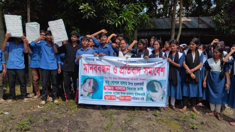 রাজৈরে ছাত্র ছাত্রীদের মানববন্ধন ও প্রতিবাদ সমাবেশ